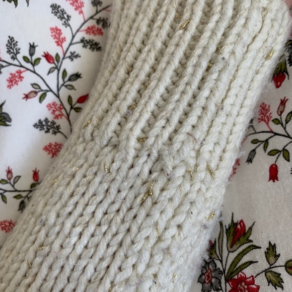 White and gold knit sweater - Picture 5 of 8